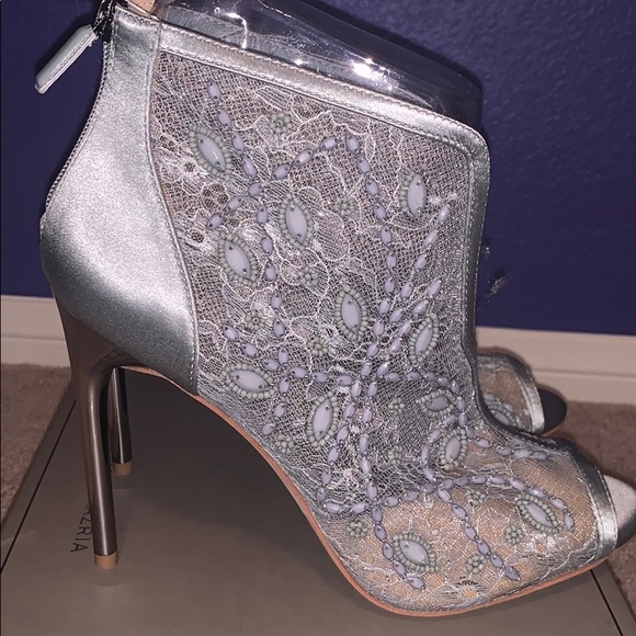 BCBG MAXAZRIA Ma-Deedie ankle boot heels - Picture 6 of 8